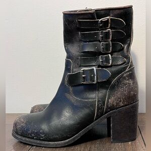 Frye Kelly Belted Short Distressed Moto Boots Womens size 7